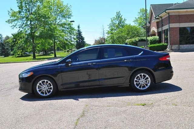 Used 2020 Black Ford SE image 6