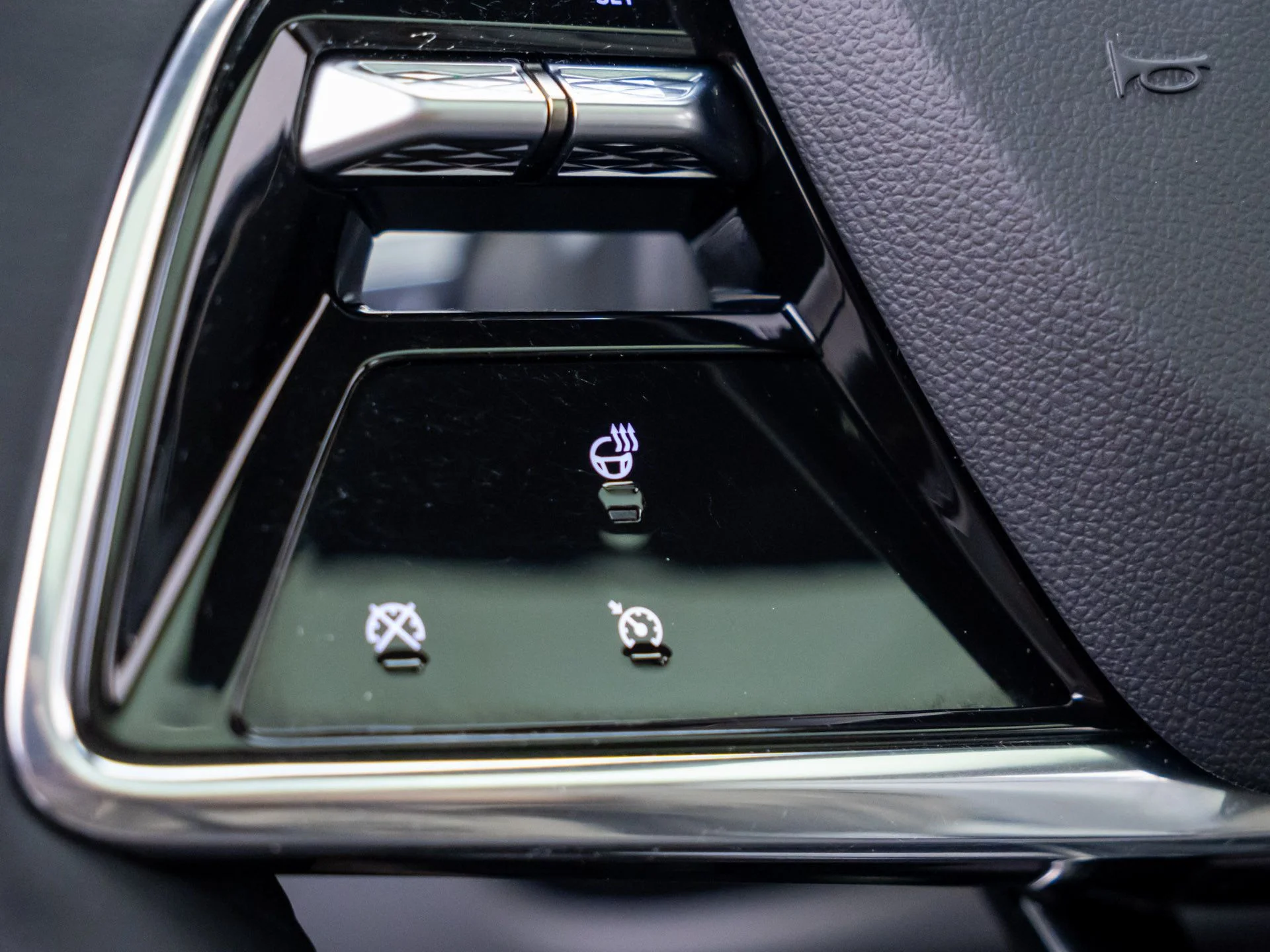 Used 2024 Silver Cadillac Luxury image 26