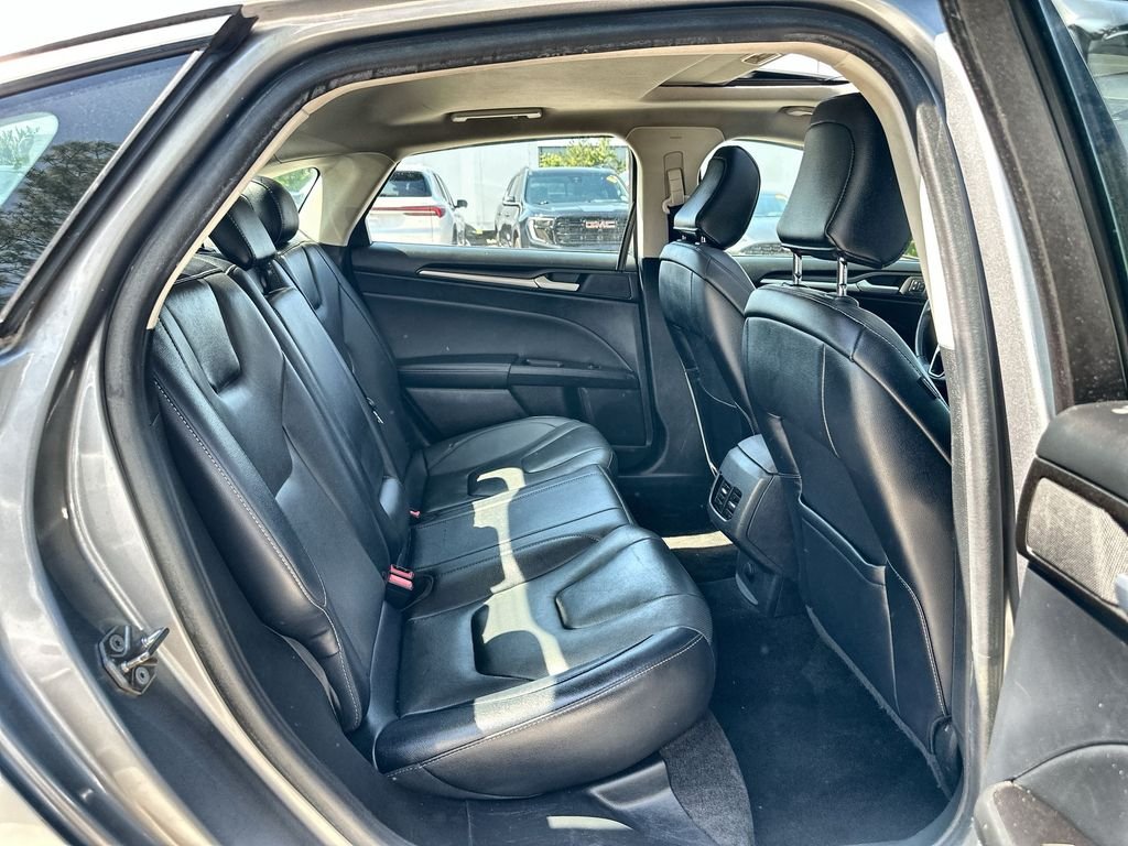 Used 2020  Ford Titanium image 27