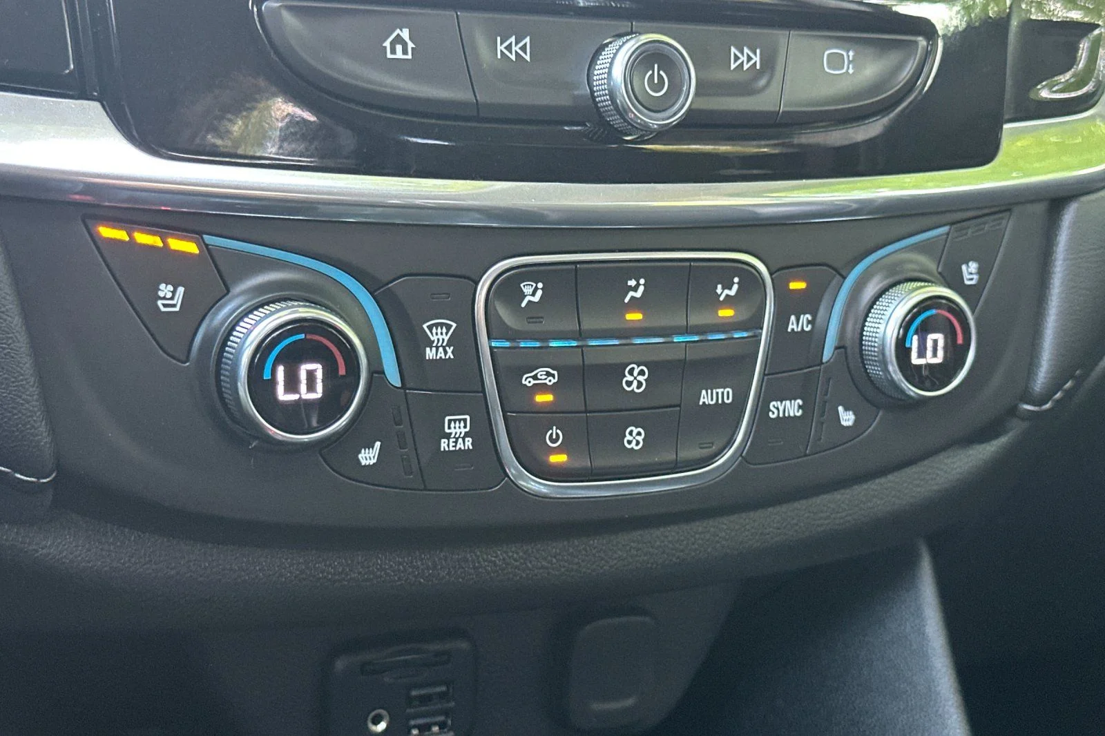 Used 2021 Beige Chevrolet High Country image 21