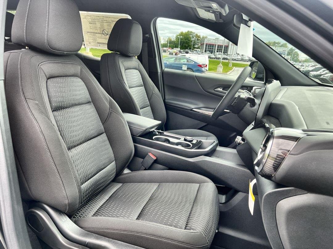 New 2027 Mosaic Black Metallic Chevrolet LT image 22