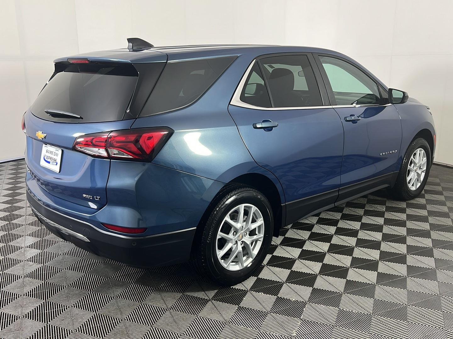 Used 2024 Lakeshore Blue Chevrolet LT image 26