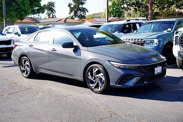 Used 2025 Gray Hyundai SEL Sport image 5