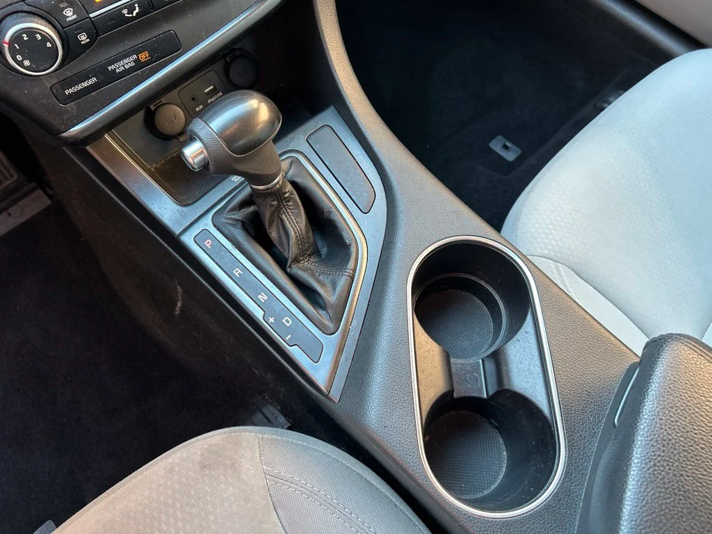 Used 2015 Silver Kia LX image 23