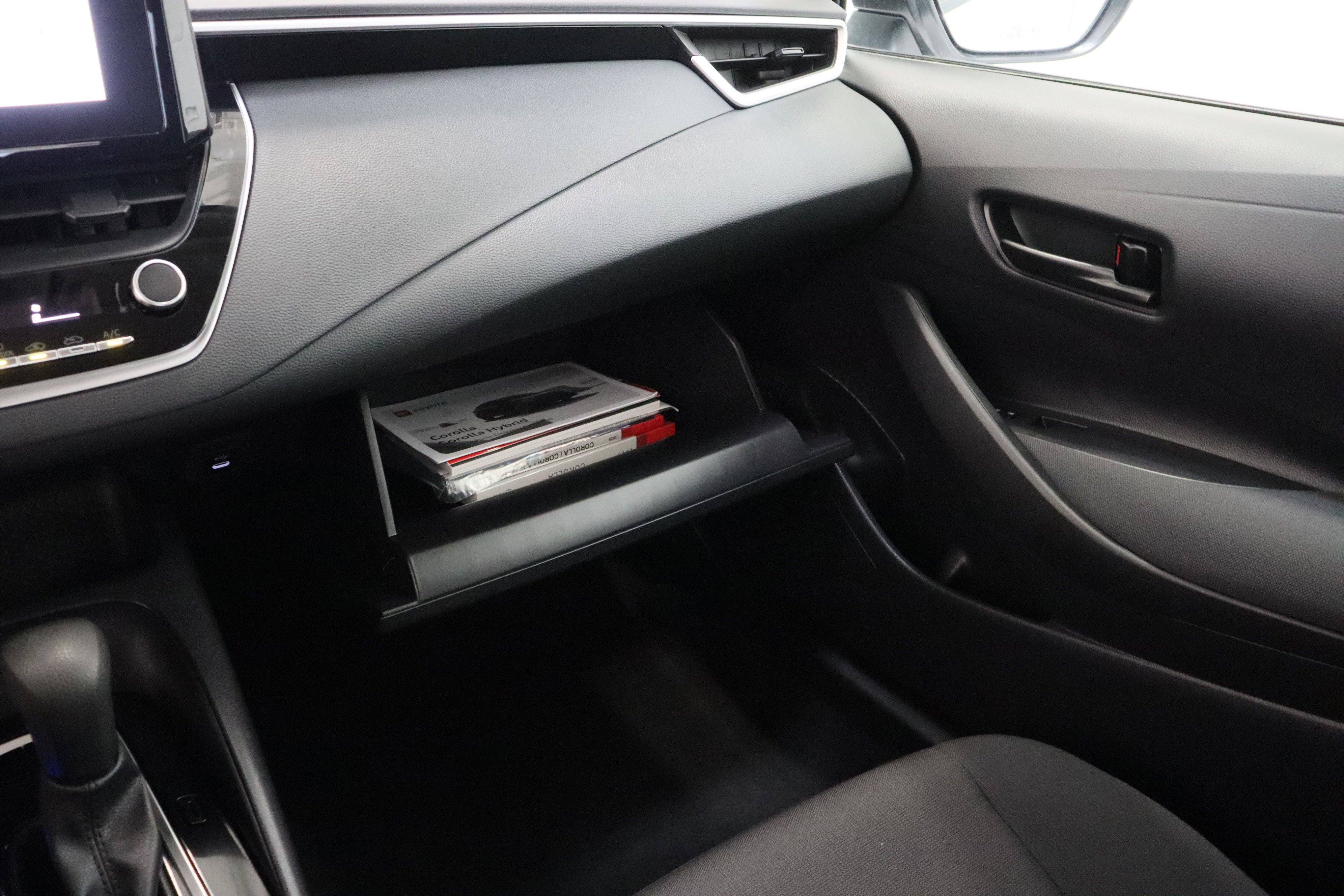 Used 2025 Ice Cap Toyota LE 2.0L image 20