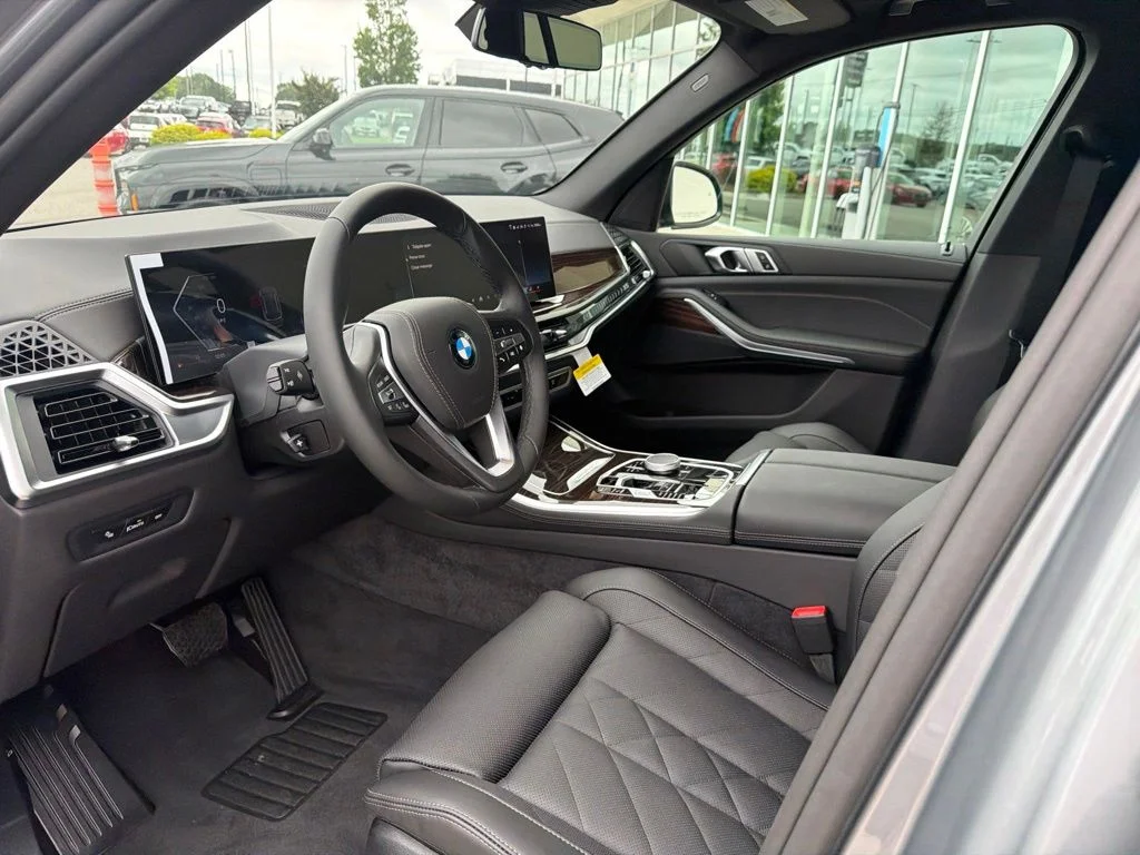 New 2026 Skyscraper Grey Metallic BMW sDrive40i image 16