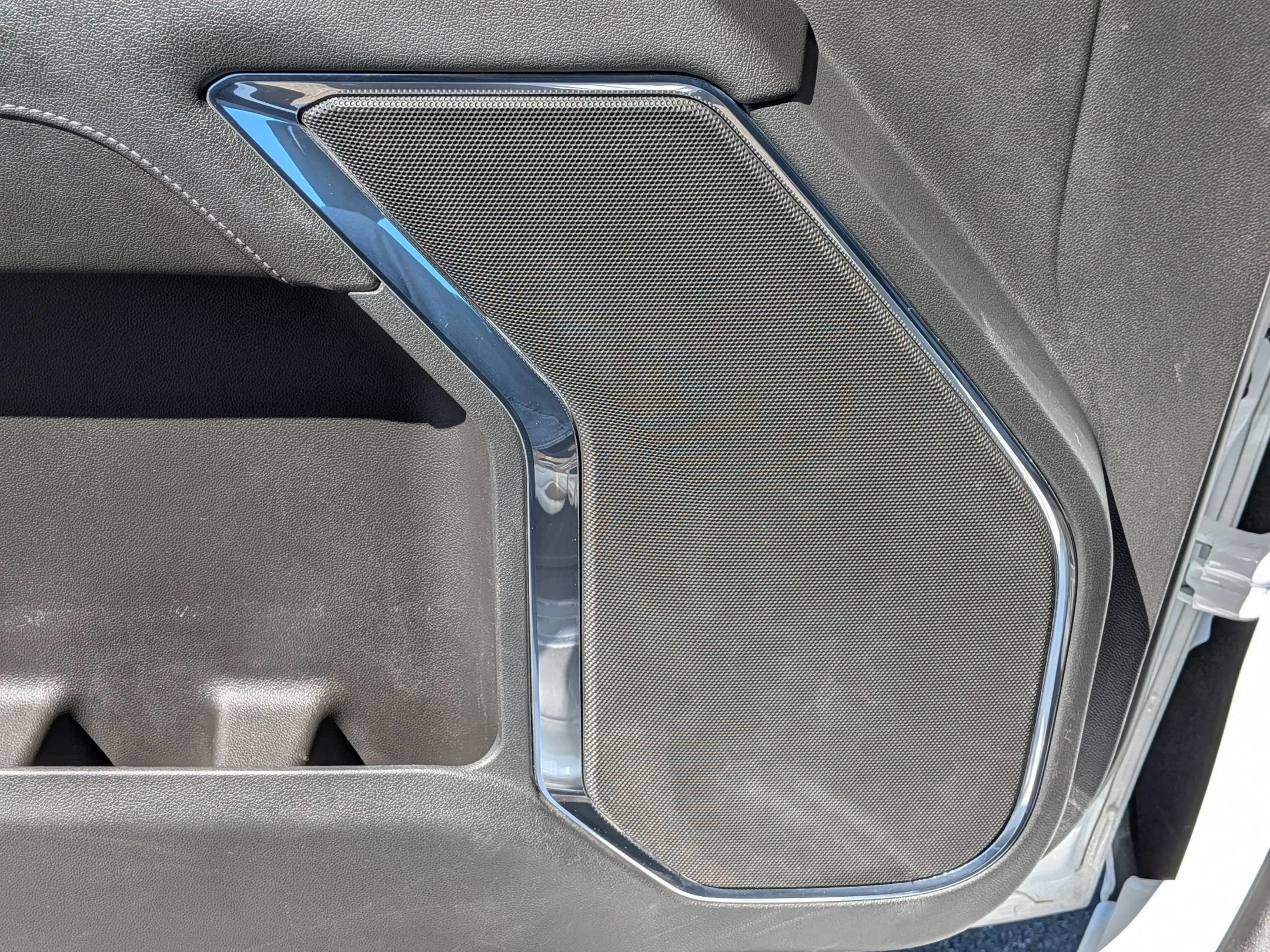 Used 2023 Summit White GMC Elevation image 23