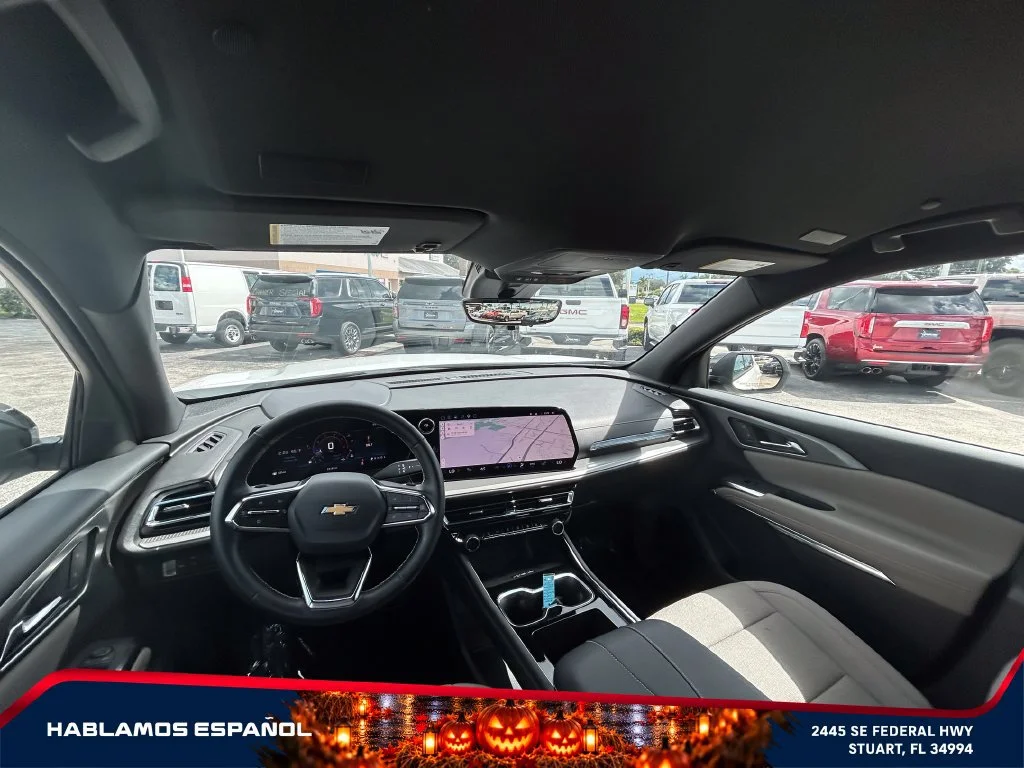 Used 2026 Summit White Chevrolet LT image 31