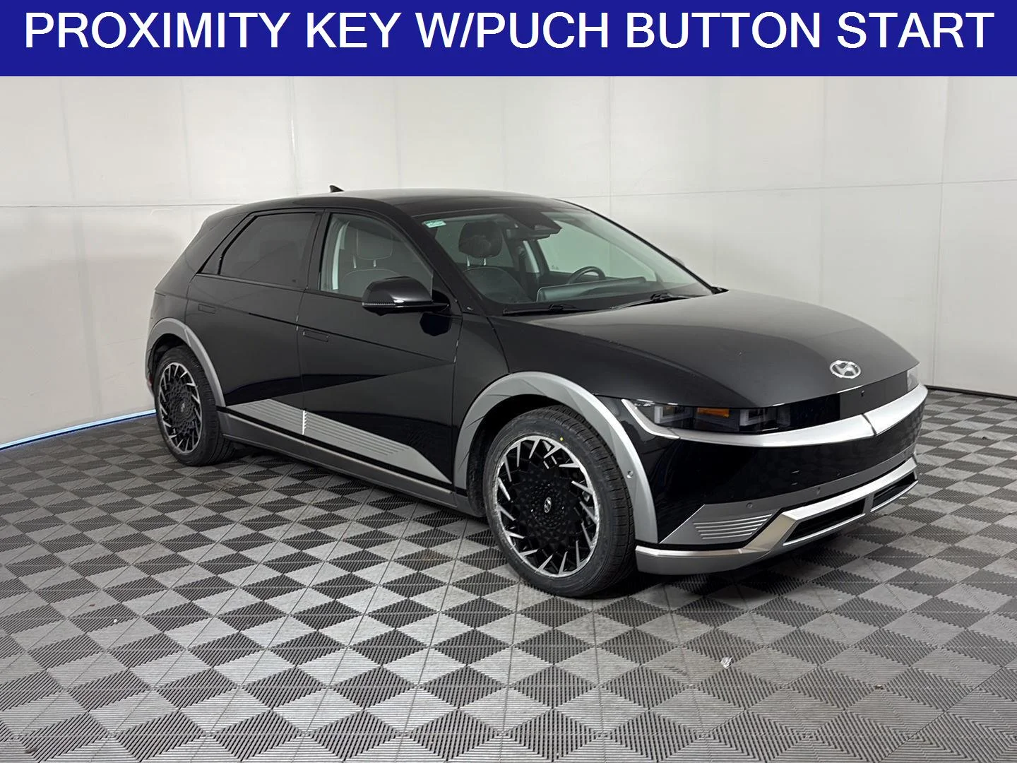 Used 2024 Abyss Black Hyundai Limited image 2