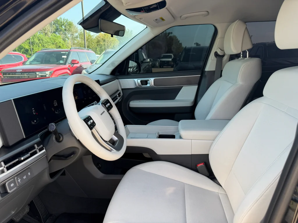 Used 2024 Phantom Black Hyundai SE image 10