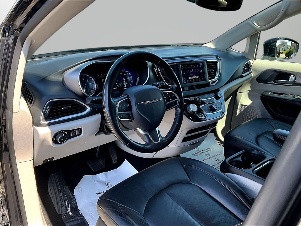 Used 2020 Black Chrysler Touring L image 21