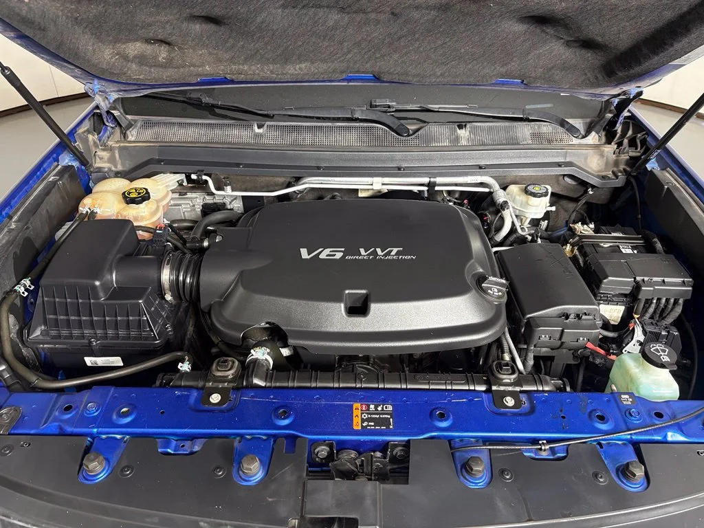 Used 2018 KINETIC BLUE METALLIC Chevrolet 2WD LT image 47