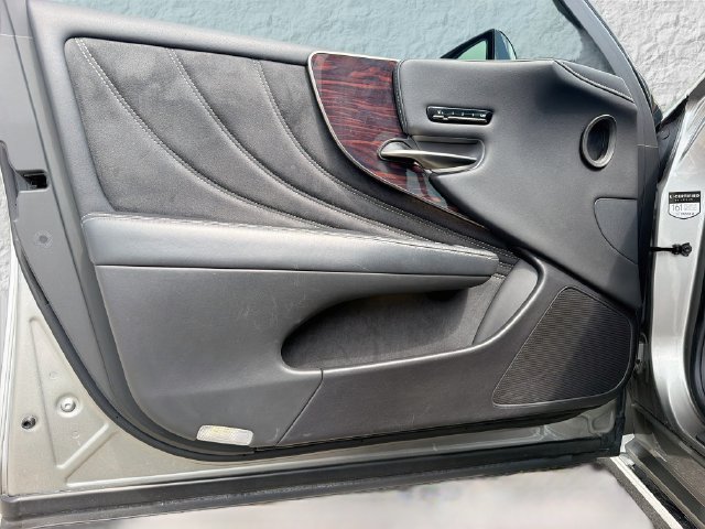 Used 2018 Silver Lexus LS 500 image 22