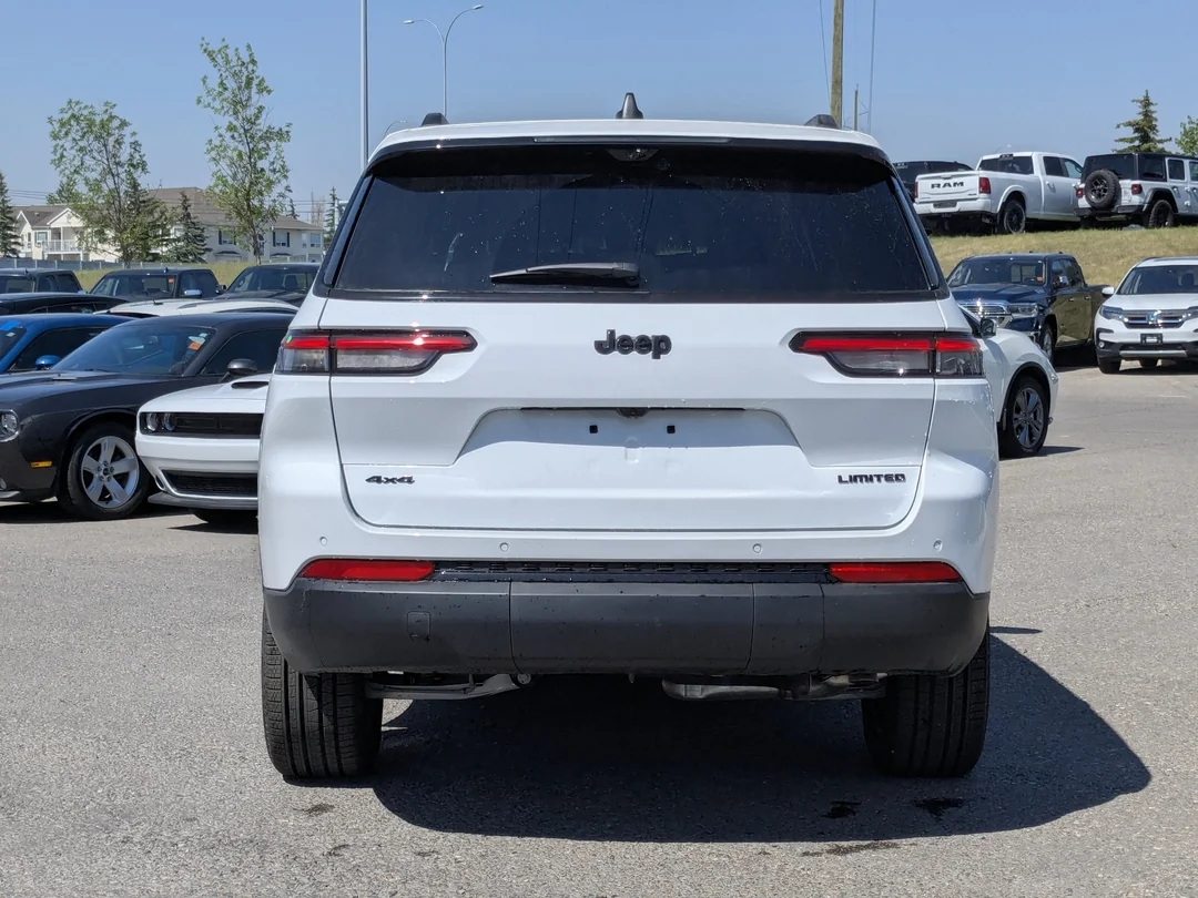 New 2025 White Jeep Limited - - 4x4 - Second row heated seats - Dual Pano Sunroof - Int FAM CAM & More! image 6