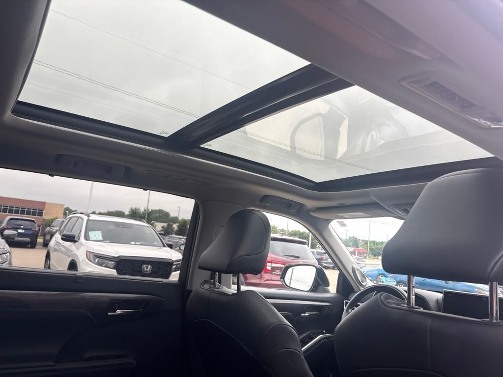 Used 2020 Pearl Toyota Platinum image 38