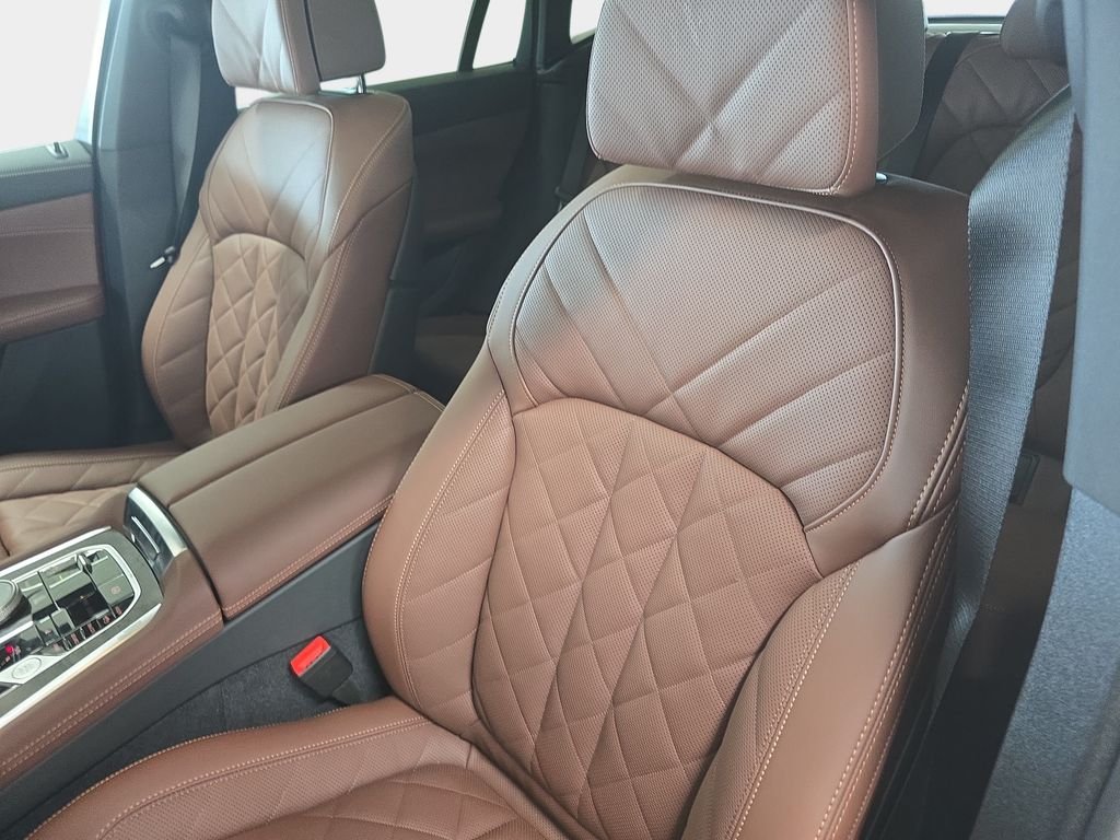 New 2026 Aventurin Red Metallic BMW xDrive40i image 9