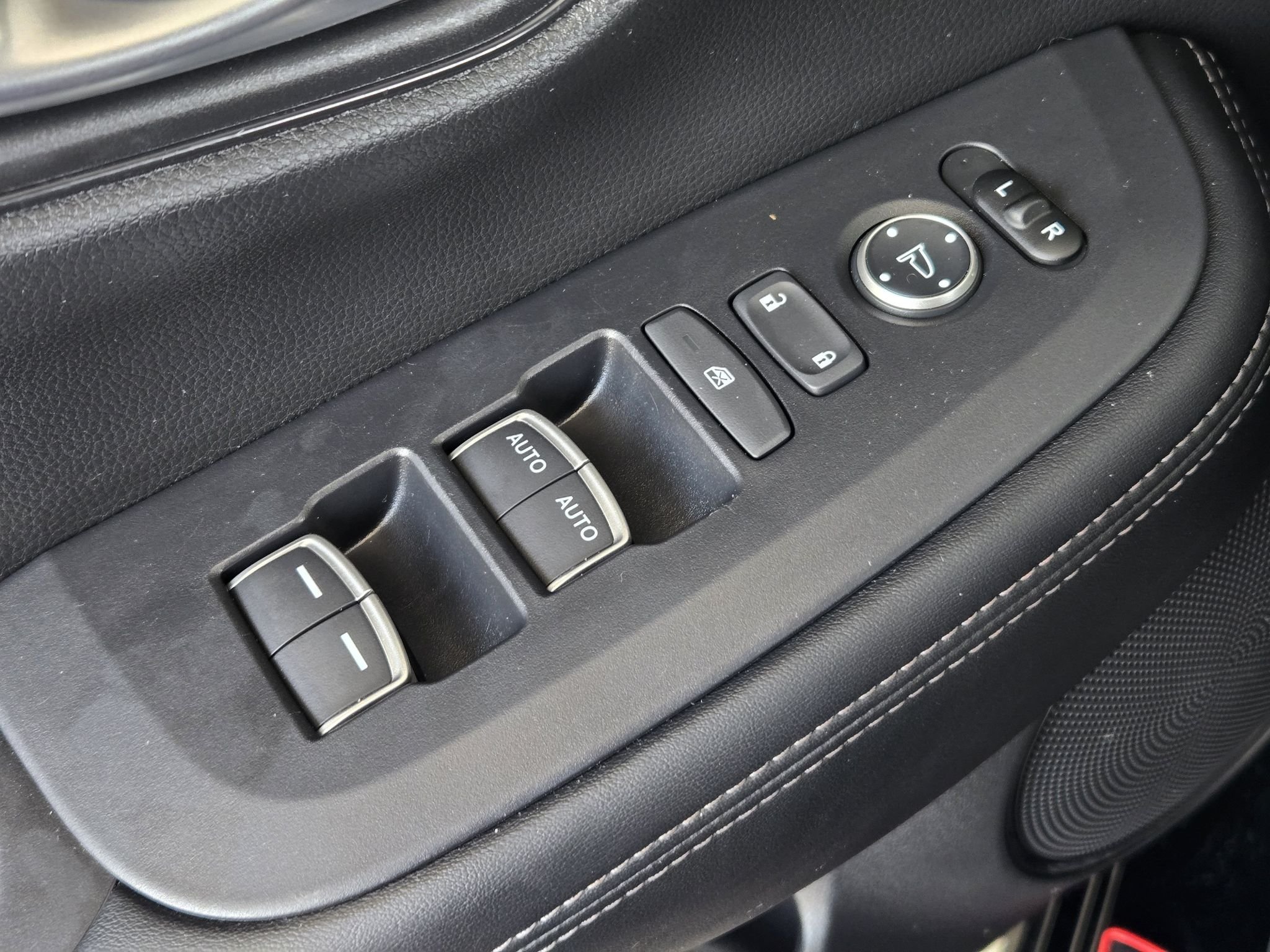 Used 2025  Honda EX-L image 24