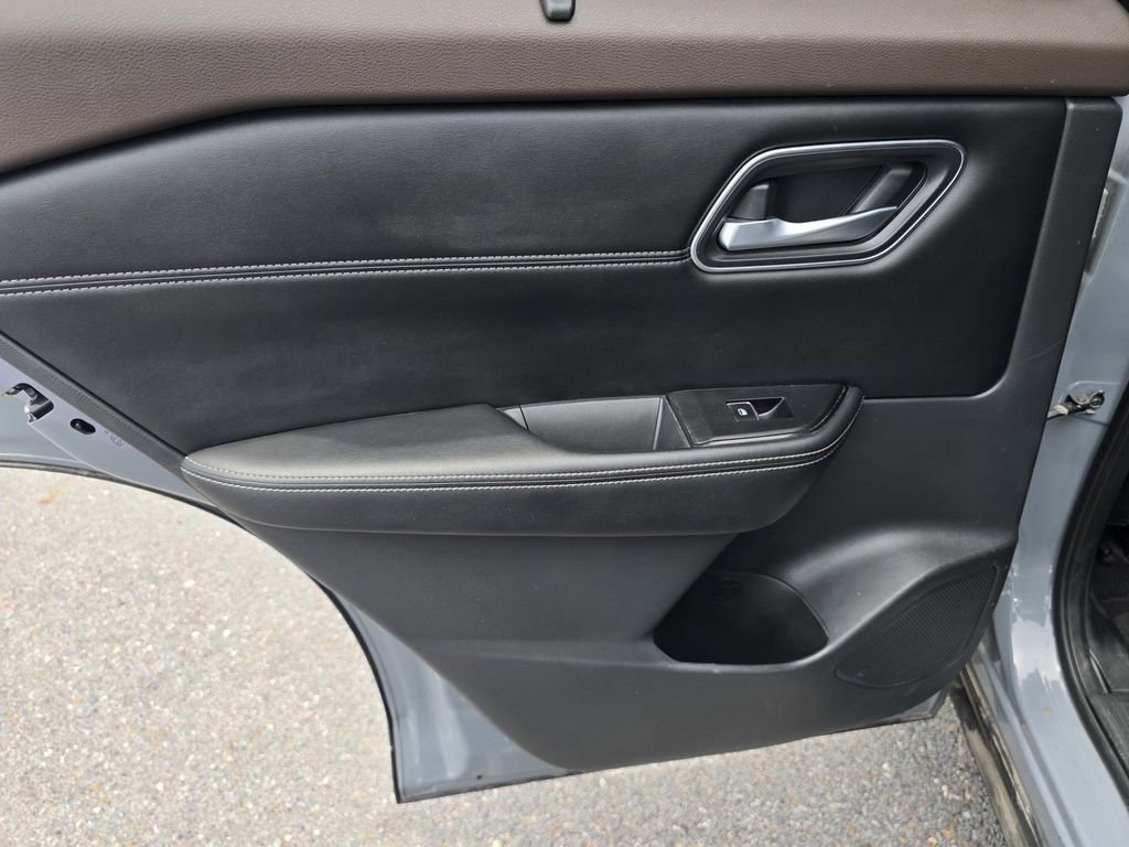 Used 2021 Gray Nissan SL image 13