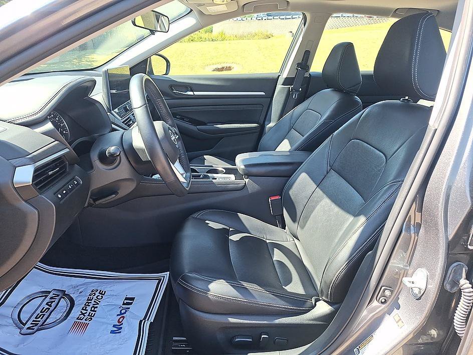 Used 2023 Gun Metallic Nissan 2.5 SL image 11