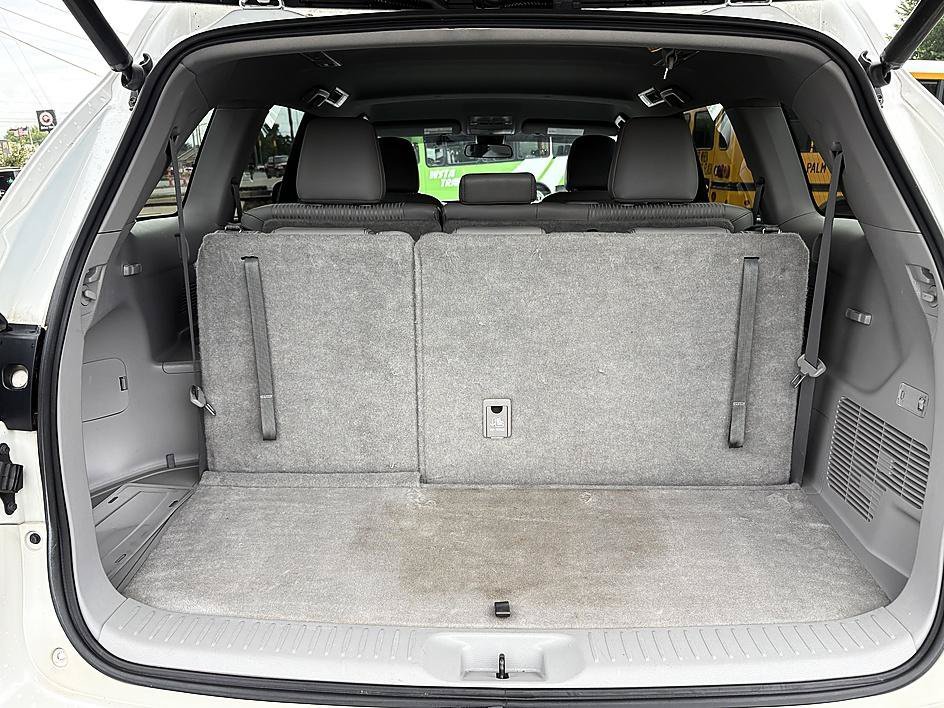 Used 2017 Predawn Gray Mica Toyota LE image 10