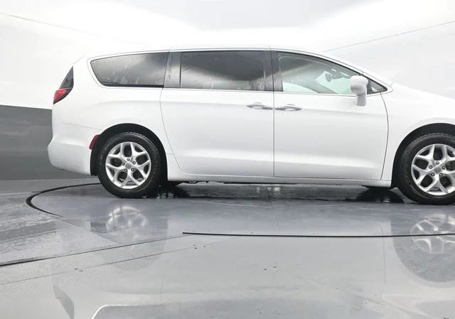 Used 2018 White Chrysler Touring Plus image 36