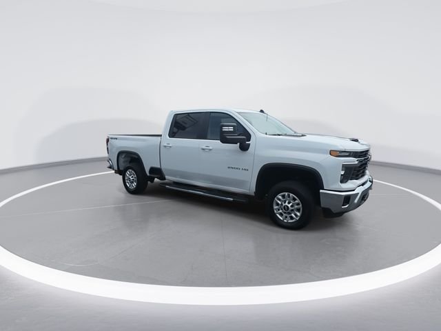 Used 2025 White Chevrolet LT image 2