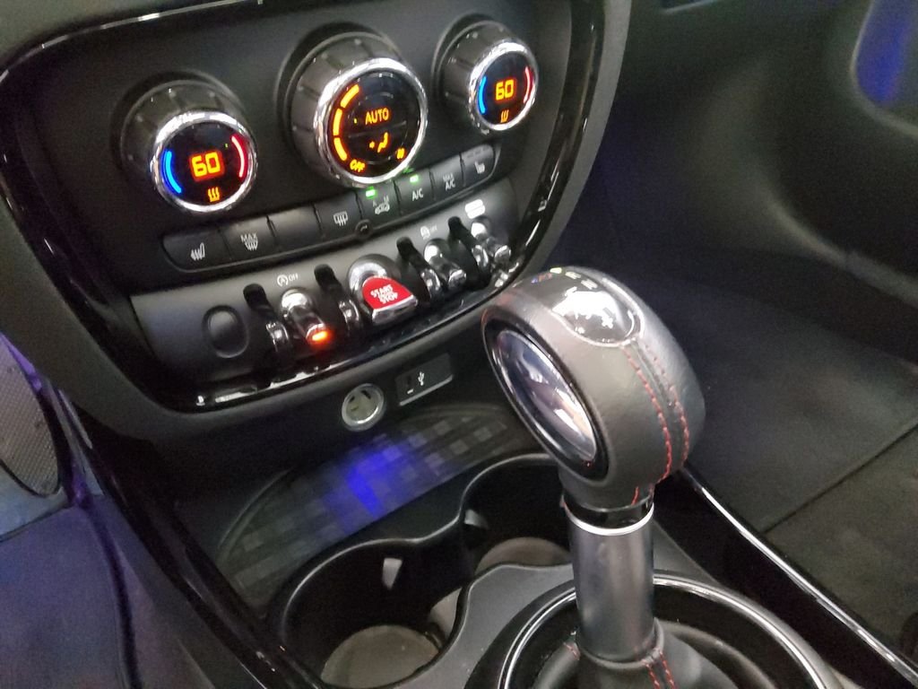 Used 2019 White MINI Classic image 23