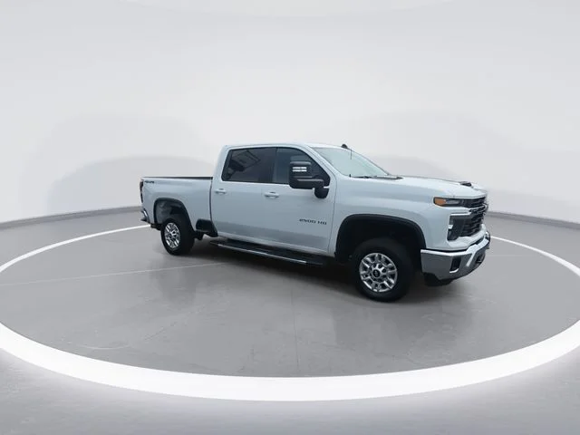 Used 2025 White Chevrolet LT image 2