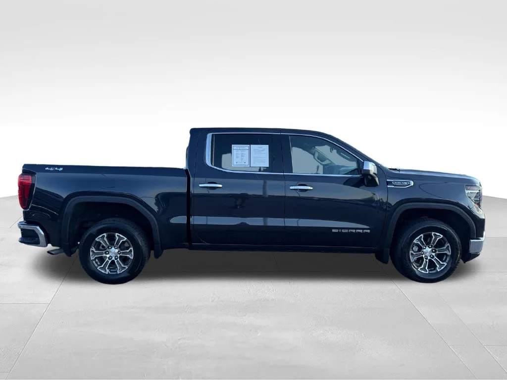 Used 2025 Silver GMC SLT image 29