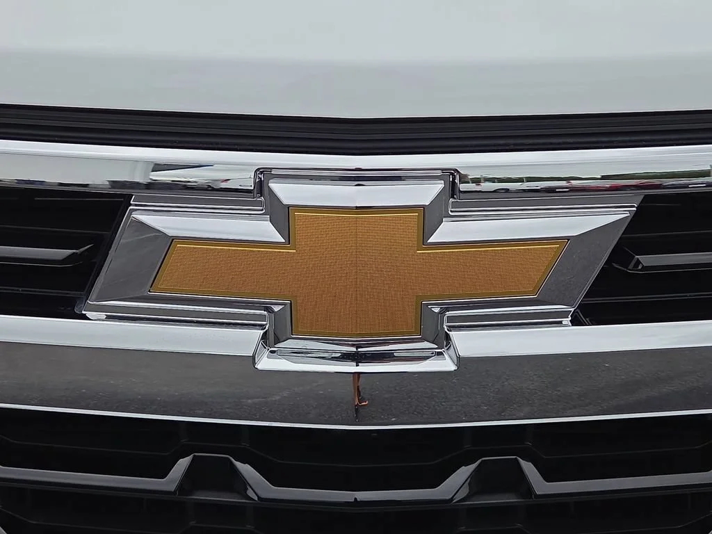 New 2026 Summit White Chevrolet LT image 22