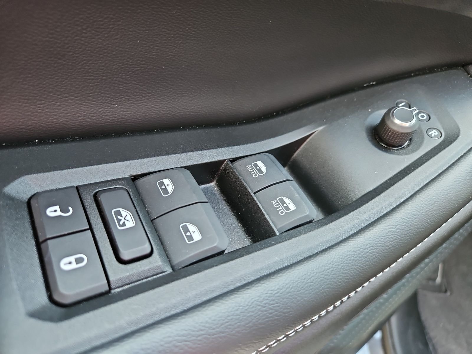 Used 2024 Gray Jeep Limited image 25