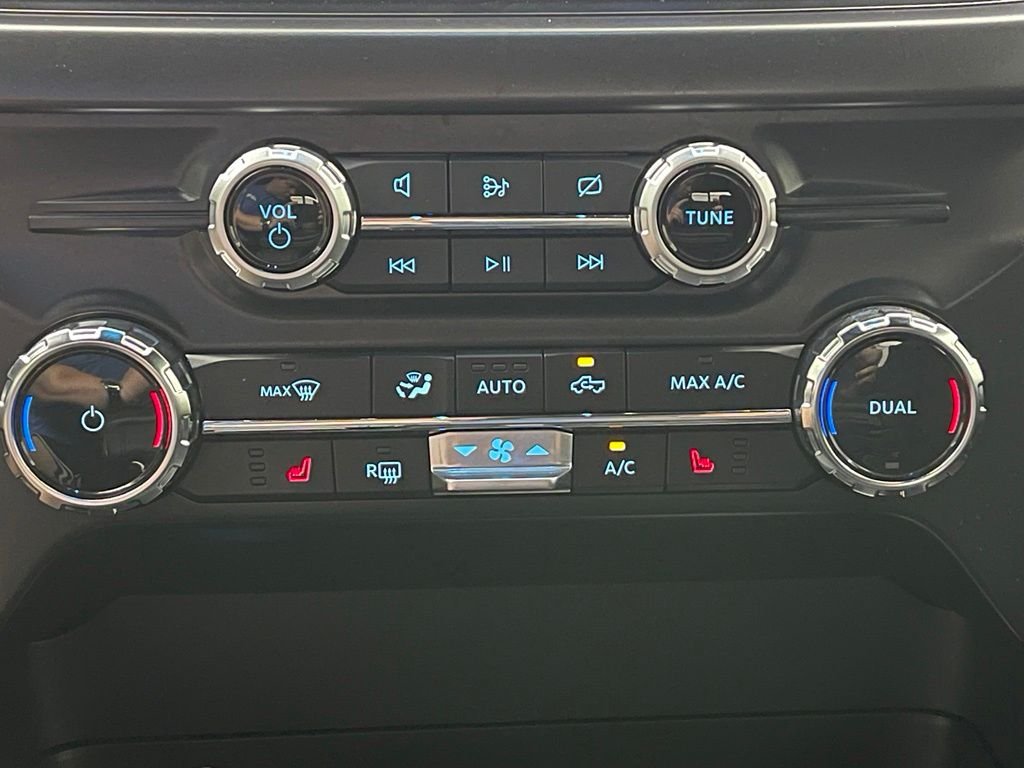 Used 2024 Black Metallic Ford XLT image 25