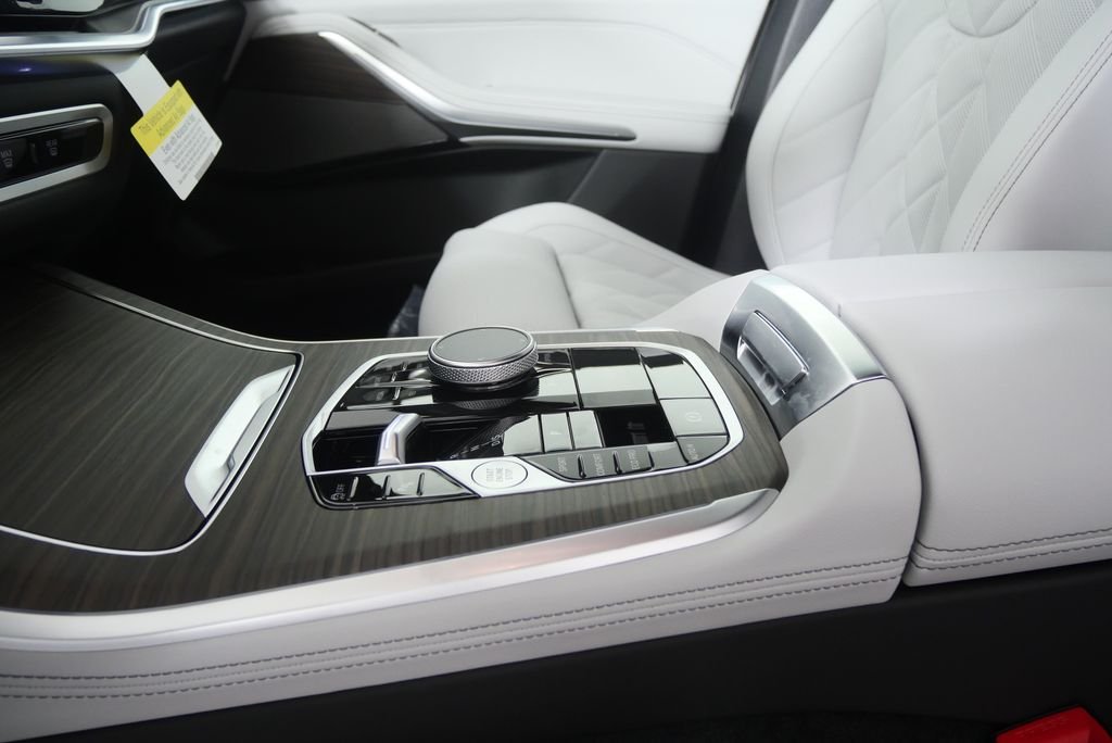 New 2026 Alpine White BMW sDrive40i image 21