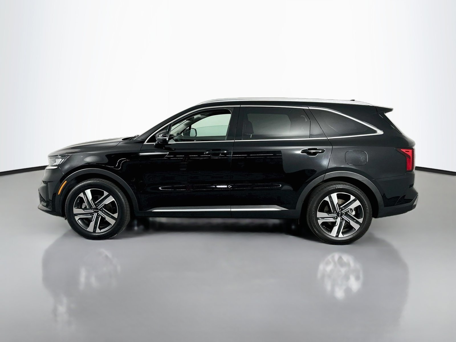 Used 2023 Aurora Black Kia EX image 4