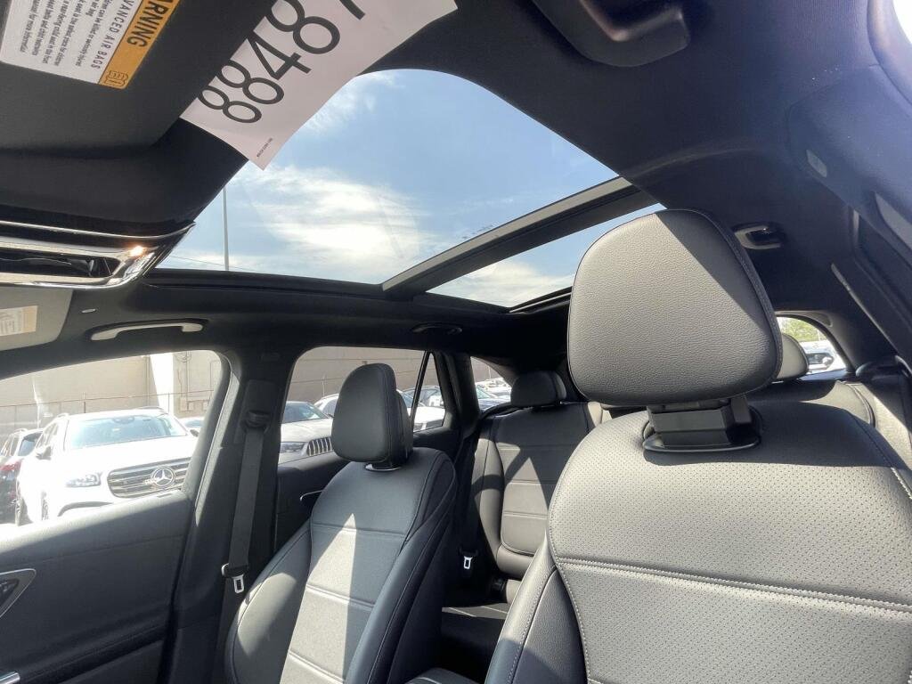 New 2026 2040/Black Mercedes-Benz GLC 300 image 5