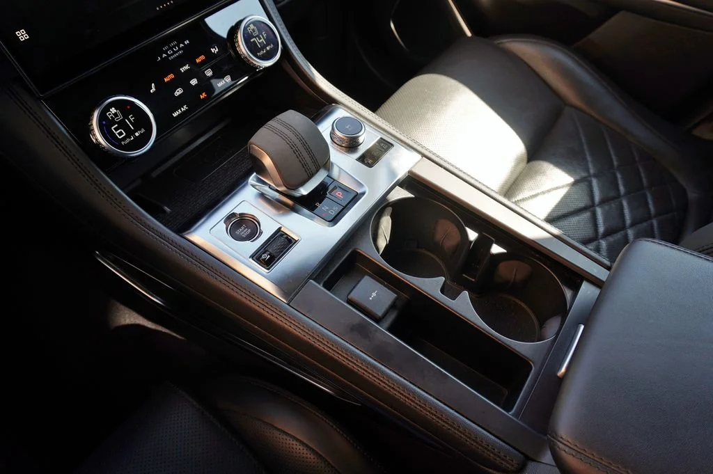 Used 2023  Jaguar P250 S image 28