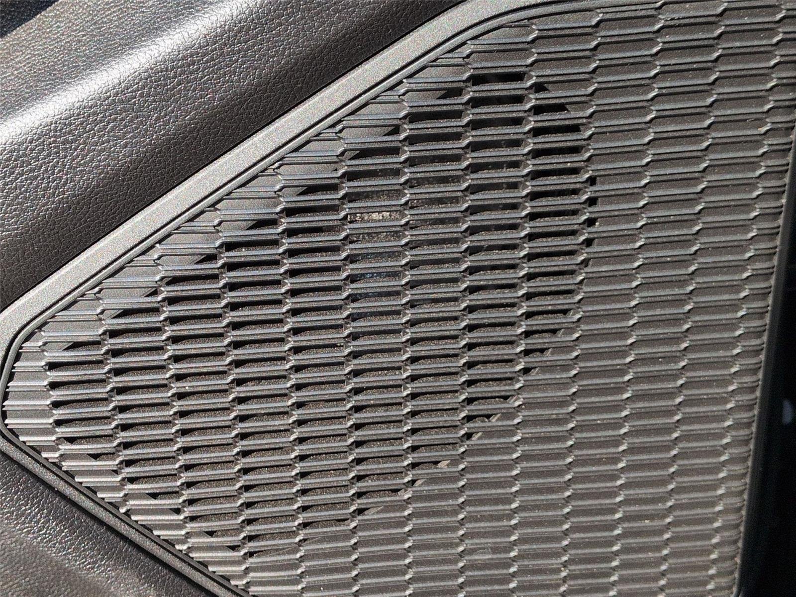 Used 2025 Diamond Black Crystal Pearlcoat Jeep Limited image 17