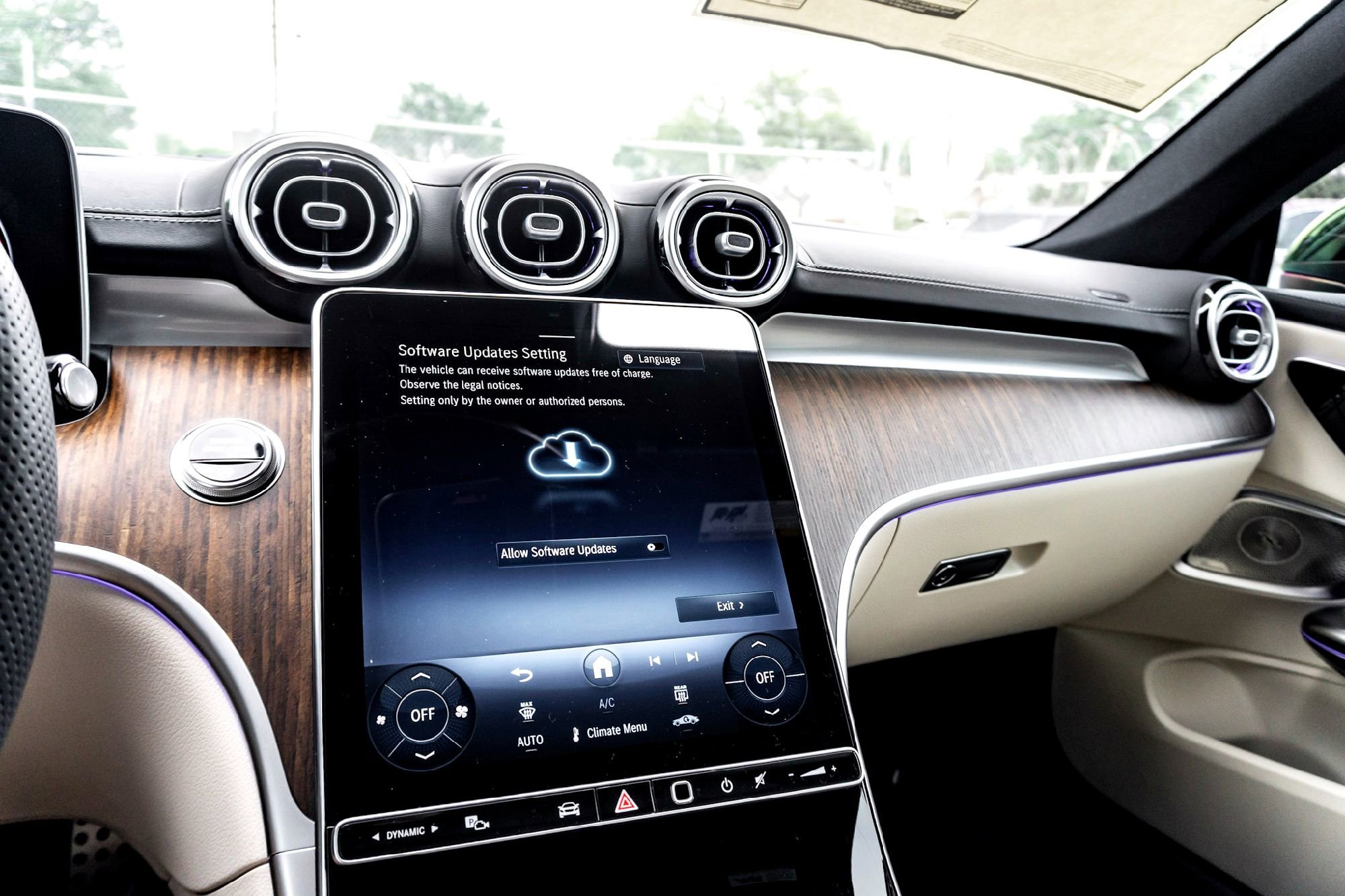 New 2026 MANUFAKTUR Moonlight White Metallic Mercedes-Benz CLE 450 image 14