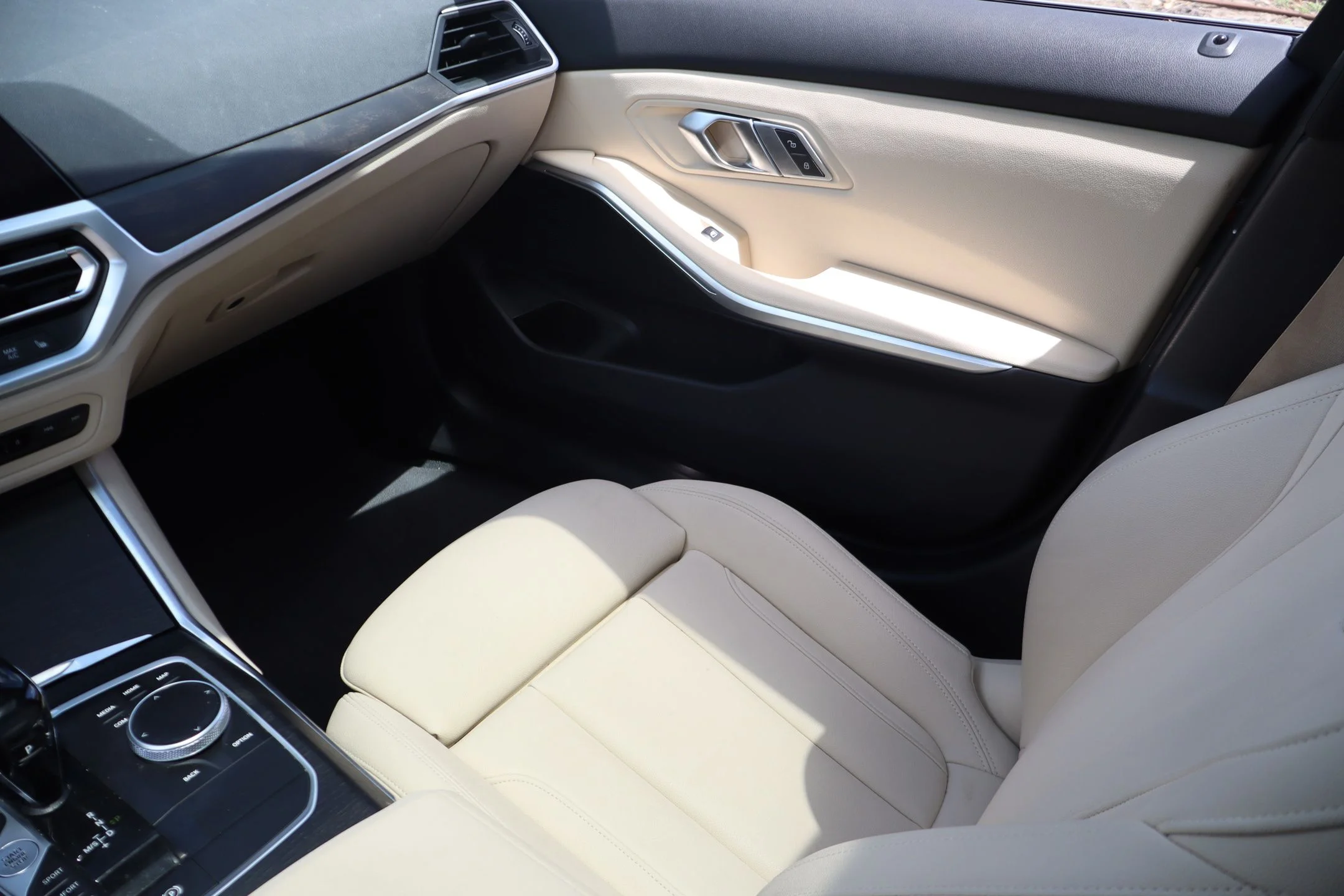 Used 2021 Black BMW 330i image 23