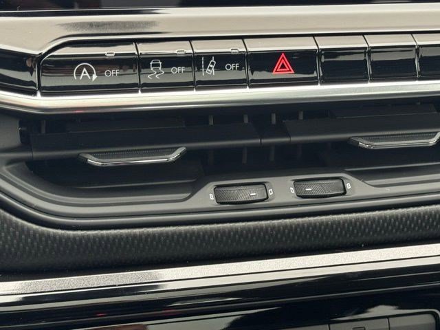 New 2026 Red Hot Pearlcoat Jeep Latitude Altitude image 20