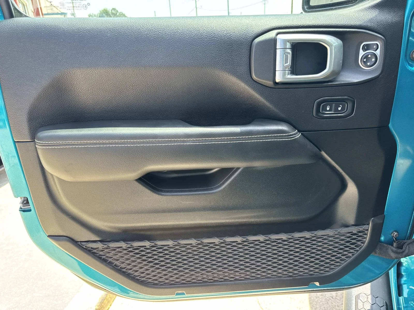 Used 2020 Green Jeep Sahara image 18