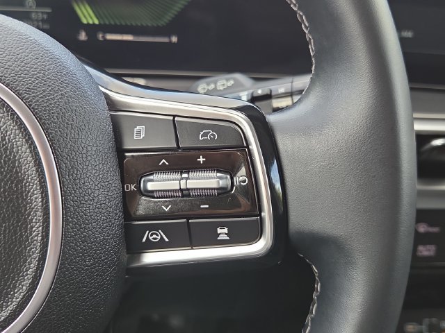 Used 2024 White Pearl Kia S image 19