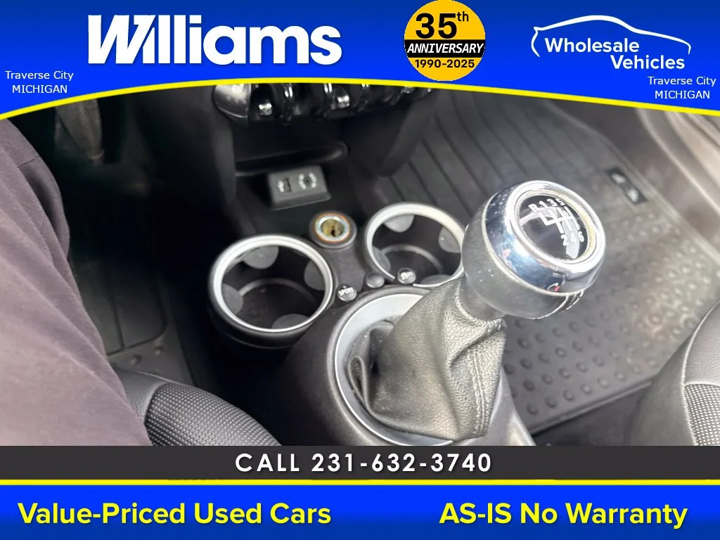 Used 2013 Pepper White MINI Clubman image 34