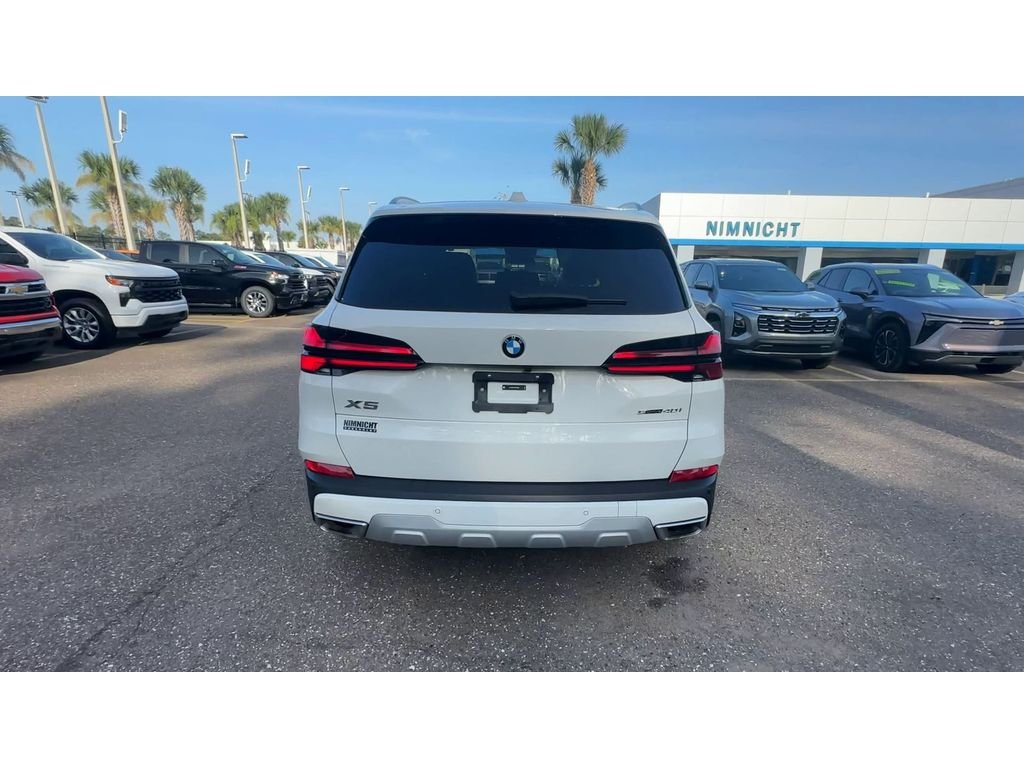 Used 2026 Black BMW sDrive40i image 3