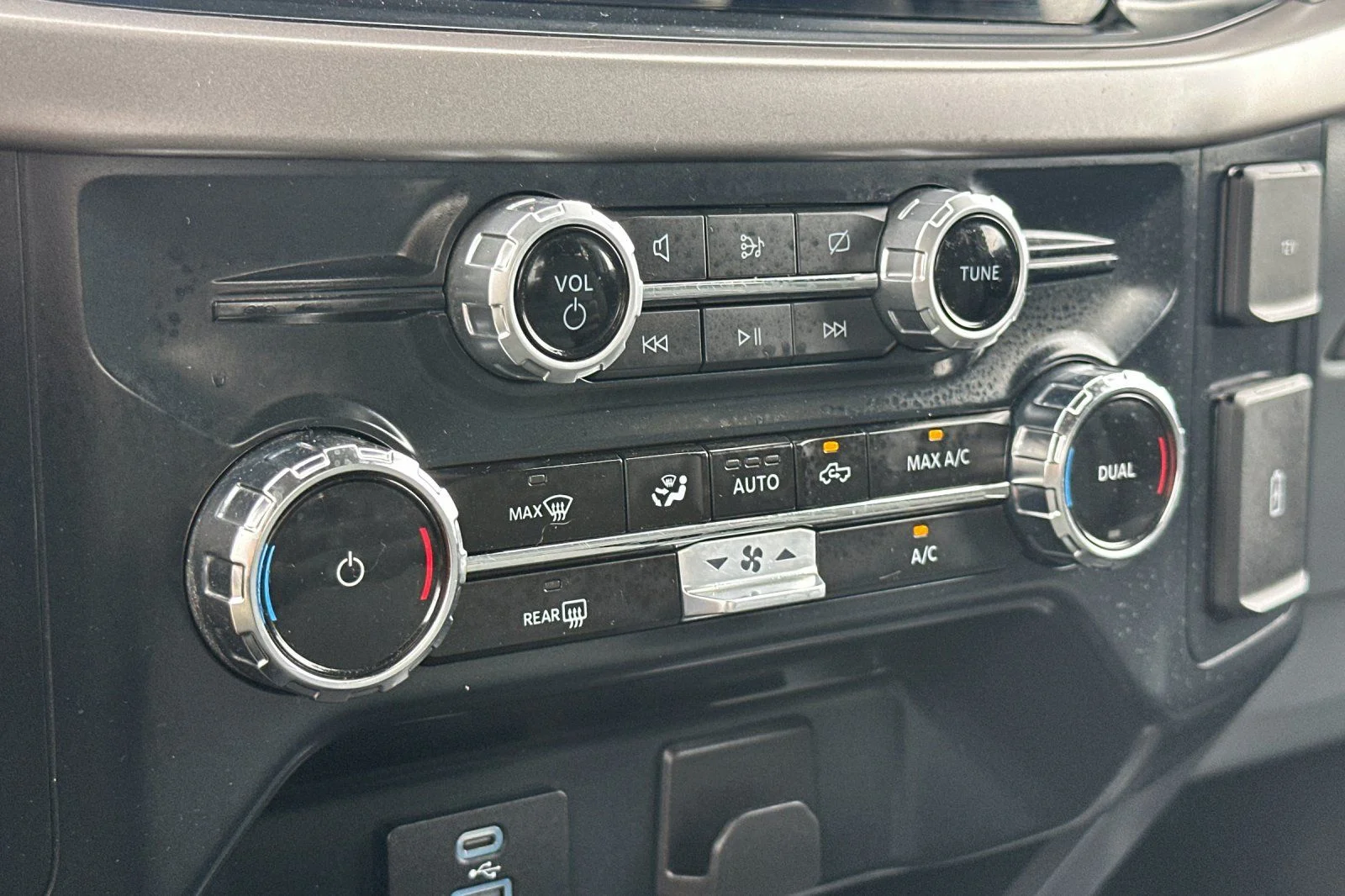 Used 2024 Silver Ford XLT image 19