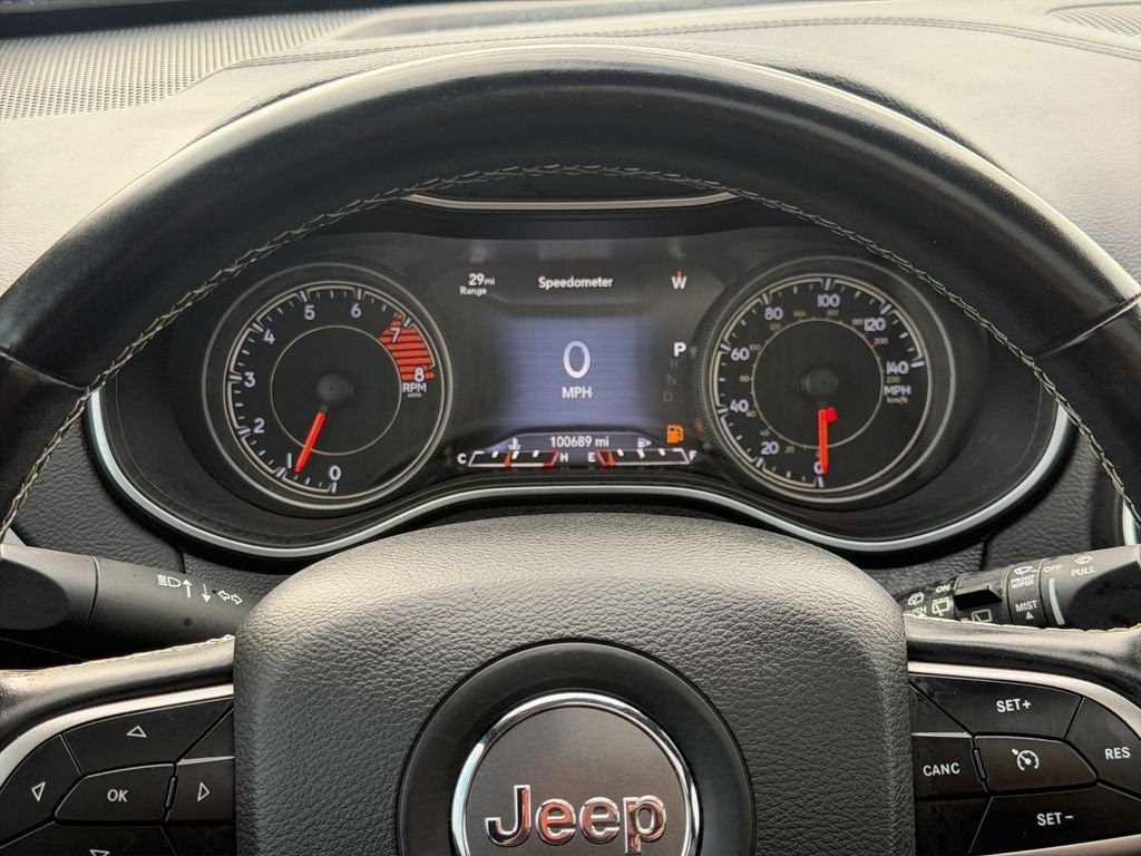 Used 2021 Gray Jeep Latitude Lux image 11