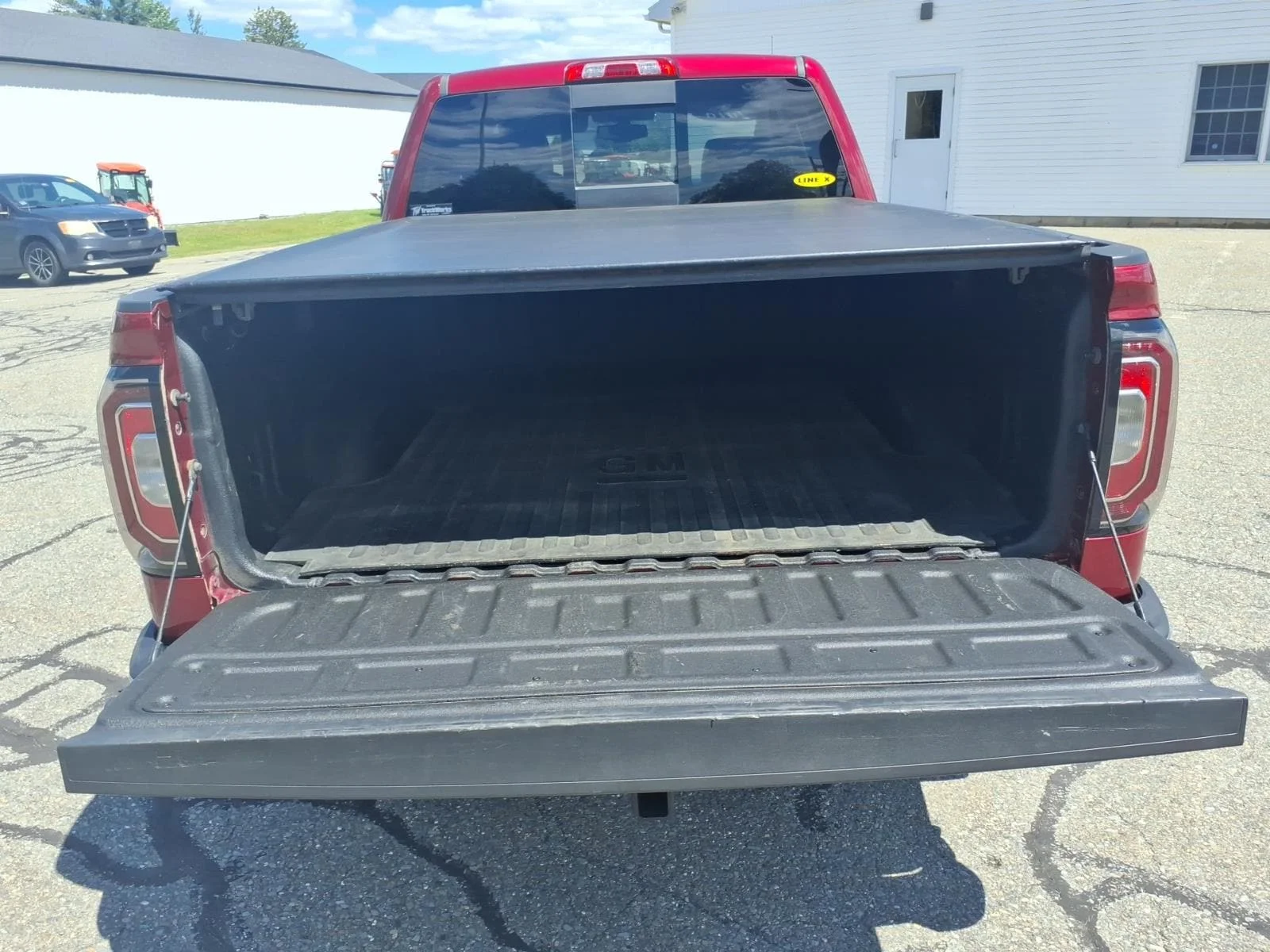 Used 2018 Quartz GMC SLT image 15