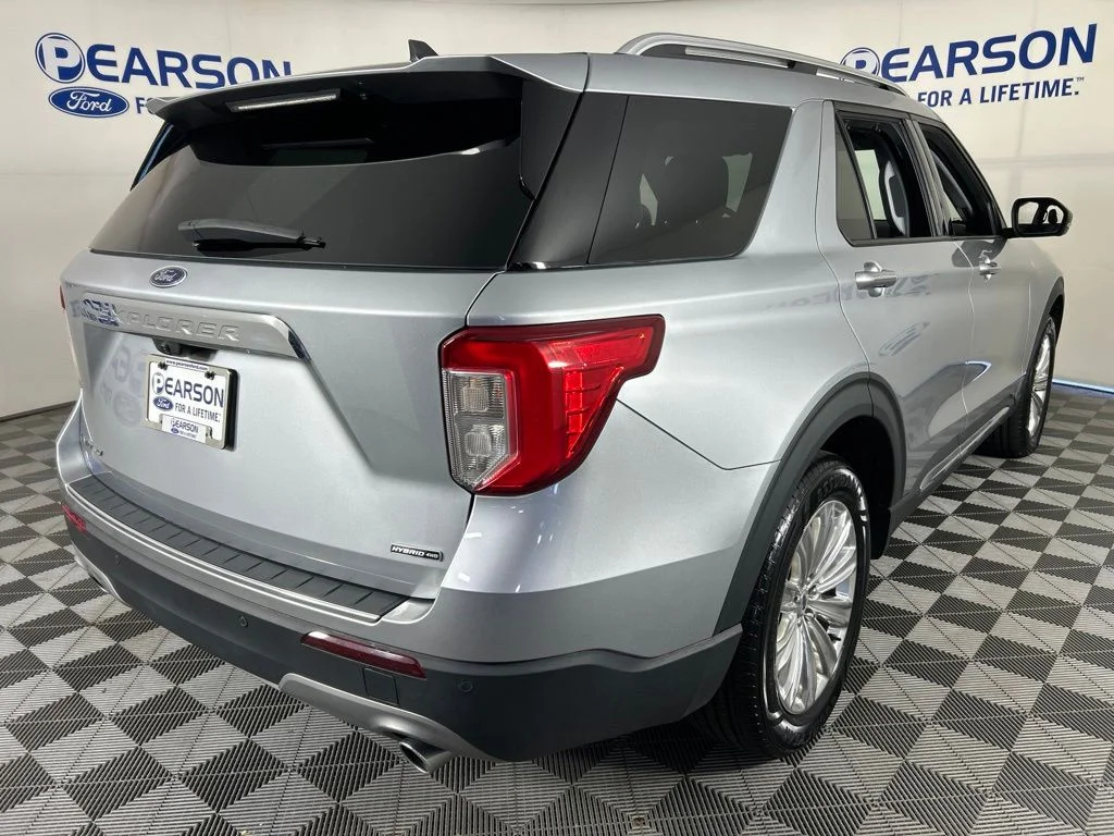 Used 2023 Silver Ford Limited image 4