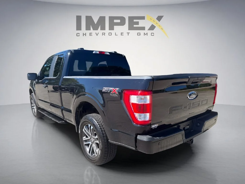 Used 2023  Ford XL image 3