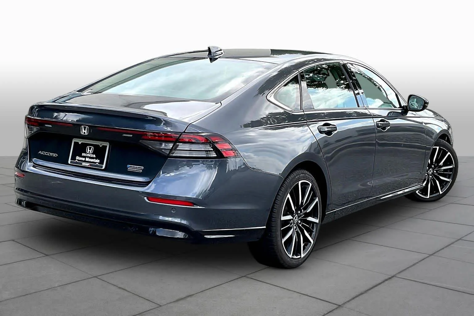 Used 2025 Meteorite Gray Metallic Honda Touring image 13